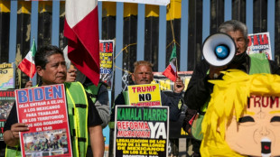 Sheinbaum promete defender a mexicanos en EEUU mientras activistas protestan contra Trump