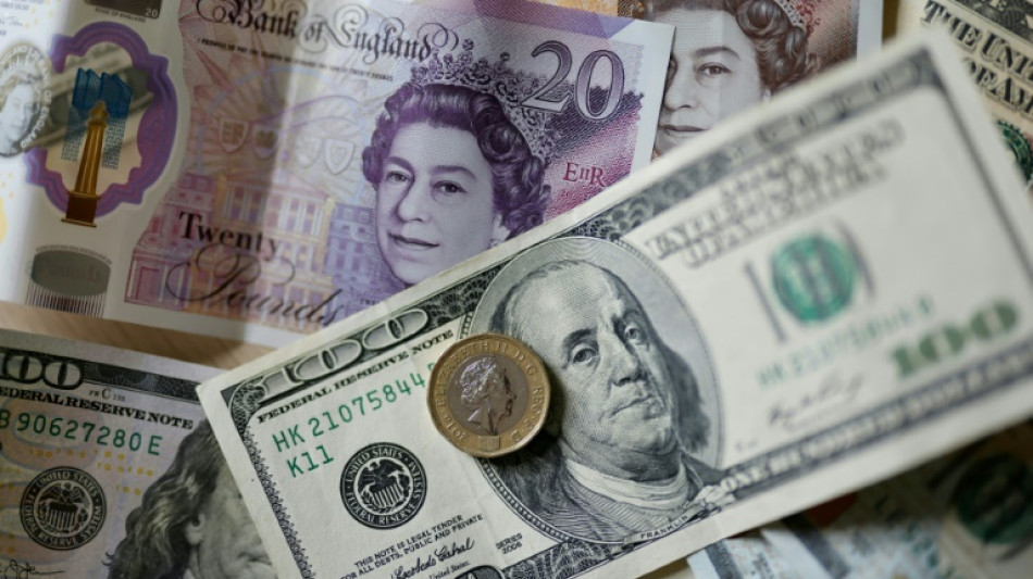 Pound sinks on UK political chaos