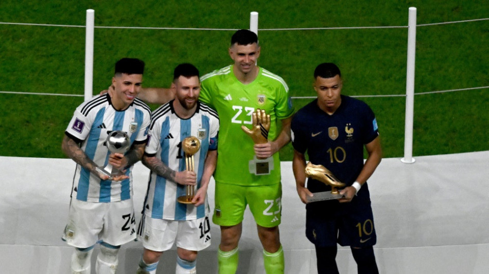 Goldener Ball an Messi, Fernandez bester Nachwuchsmann