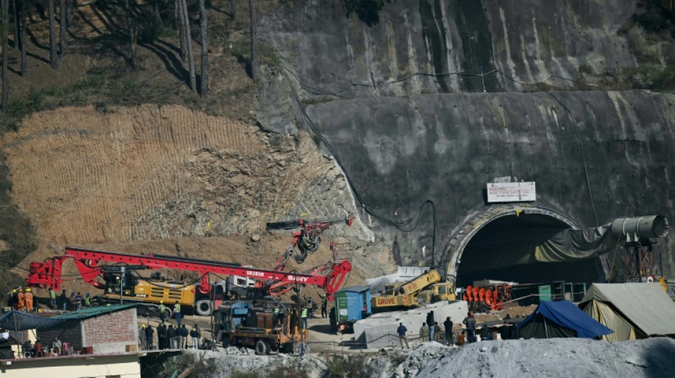 Obstáculos en últimos 9 metros para rescatar a obreros atrapados en túnel en India