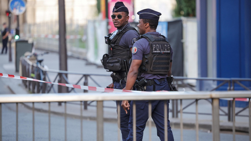 A Parigi uomo nel consolato iraniano con gilet esplosivo