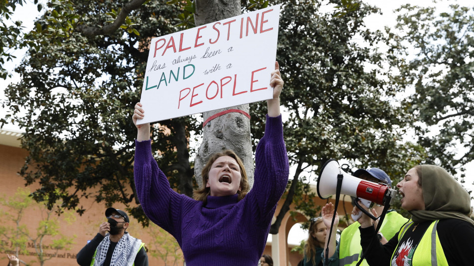 Proteste pro Gaza in campus di Los Angeles, 93 arresti