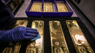 Gold hits record peak, Europe stocks wobble