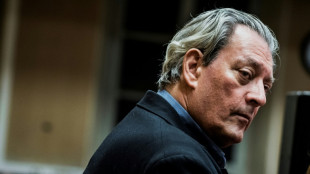 Escritor Paul Auster sigue en "Cancerlandia", luchando contra la enfermedad, dice su esposa