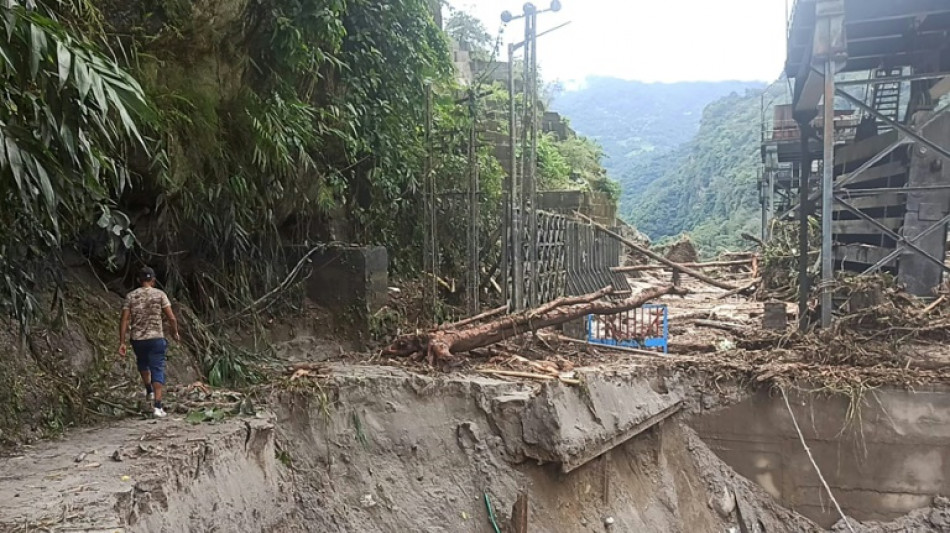 Indian flood toll up to 77 as waters recede