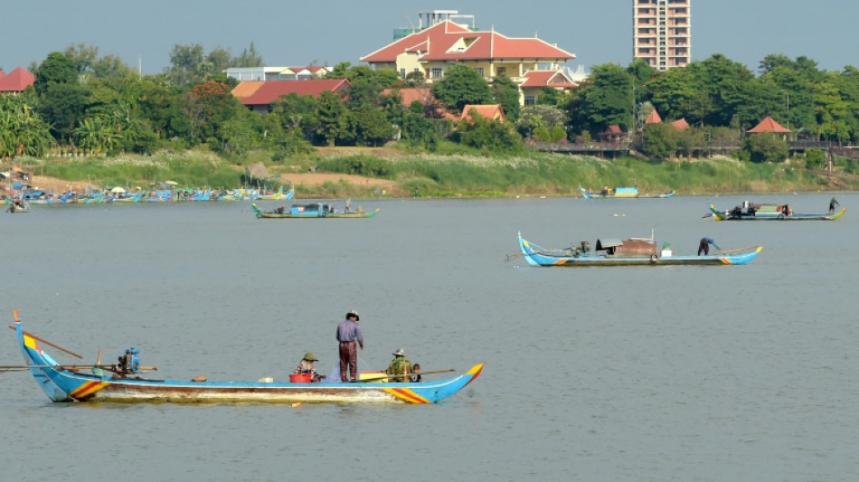 Tres detenidos tras un naufragio en Camboya que deja once niños muertos