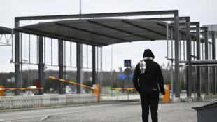 Finland to close border crossings with Russia over migrant influx