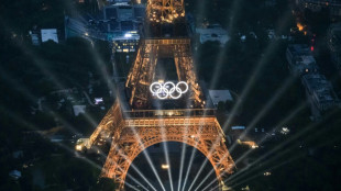París lanza sus Olímpicos con lluviosa y colorida ceremonia en el Sena
