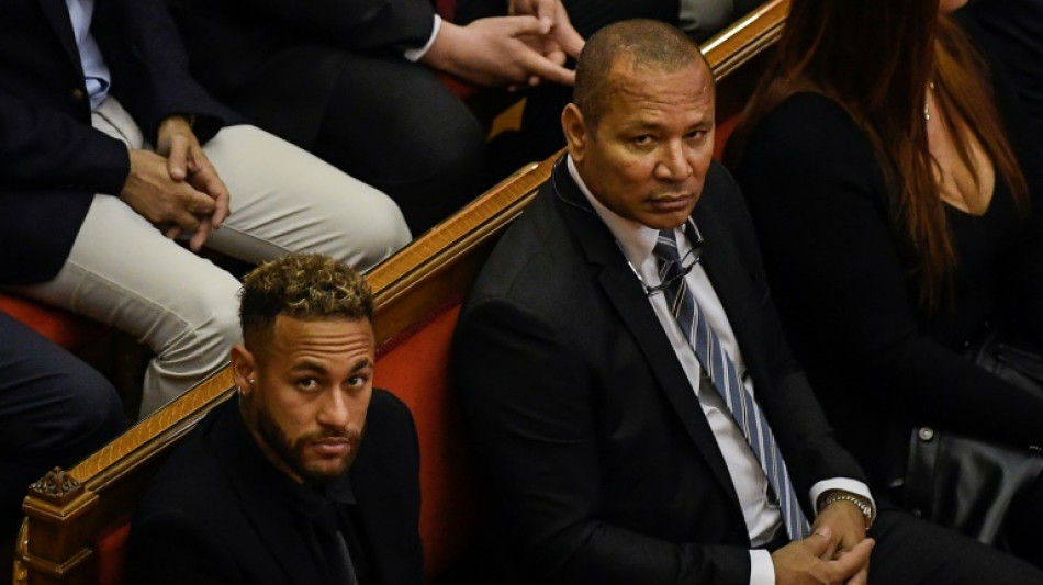 Neymar et son père nient toute irrégularité lors de leur procès pour corruption