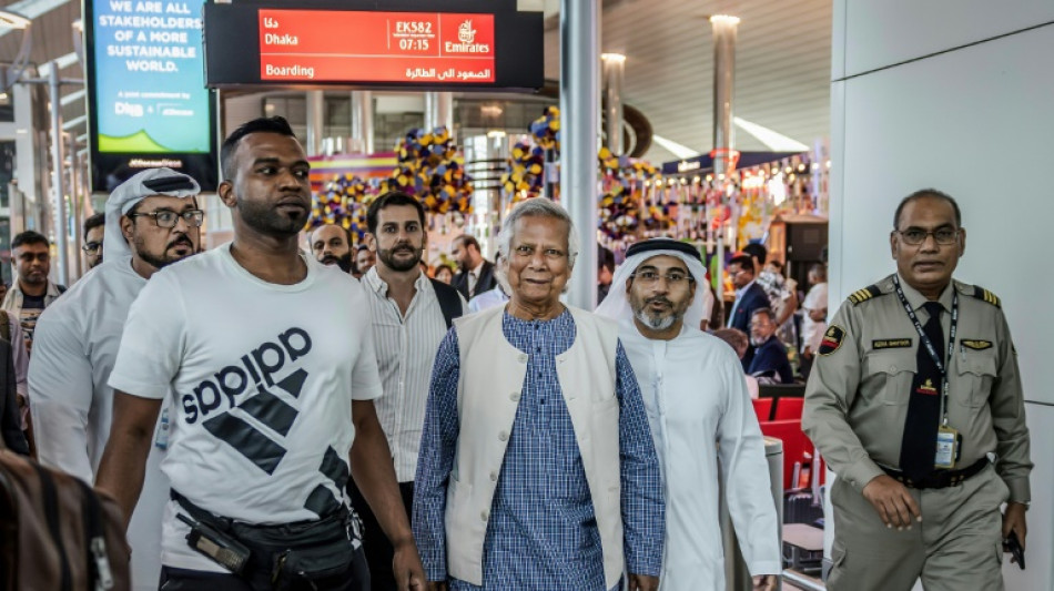 El nobel Yunus regresa a Bangladés y promete restaurar "la ley y el orden"