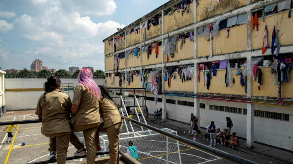 Madres pobres en cárceles desbordadas, el otro lado de la guerra antidrogas en Colombia