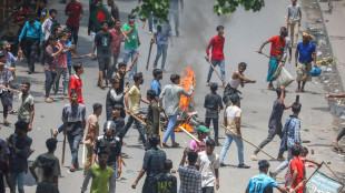 Manifestanti in Bangladesh assaltano palazzo della premier