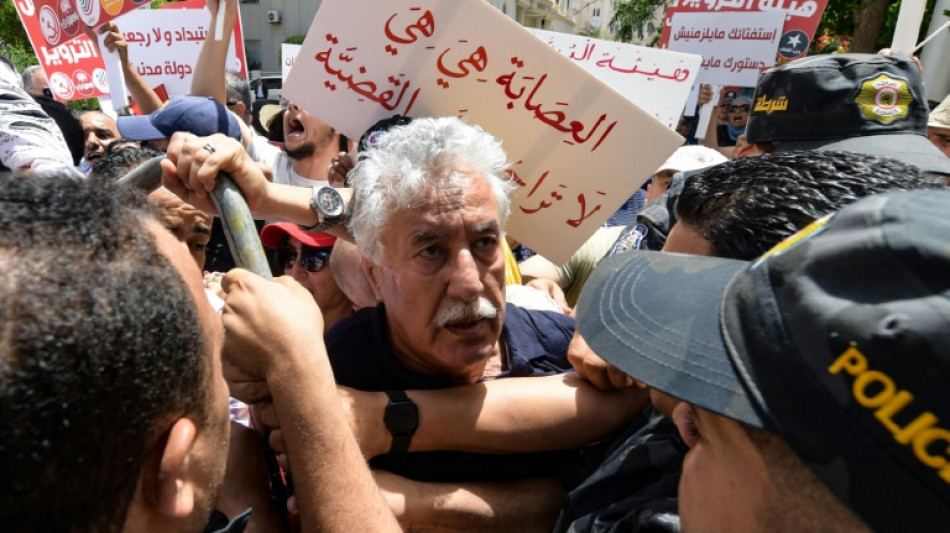 Tunisie: échauffourées lors d'une manifestation contre le référendum