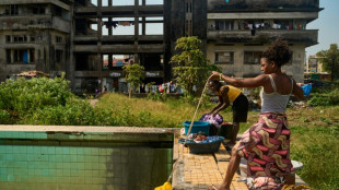 Mozambique: un palace décati squatté, symbole de la misère