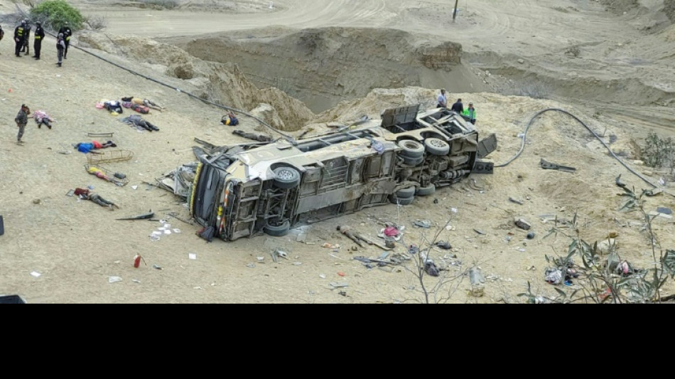 At least 24 die in Peru bus accident: police 