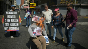 Venezuelans set fire to dummies of Maduro, opposition in Easter rite