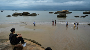 "Pas inquiets": sur une plage face à Taïwan, des Chinois insouciants