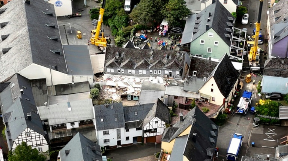 Abrissarbeiten an teilweise eingestürztem Hotel in Rheinland-Pfalz begonnen