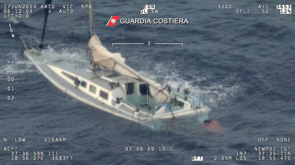 Naufragio nel mar Jonio, la Guardia costiera recupera 3 corpi