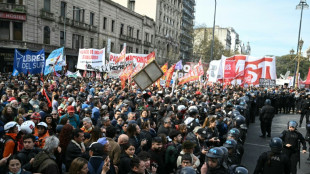 Argentine: sur les retraites, Milei marque un point au Parlement, malgré la rue