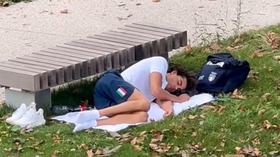 Virale video Ceccon che dorme sul prato, Fin 'solo siesta'