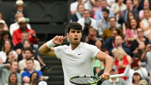 Alcaraz sobrevive al duelo con Tiafoe y saca boleto para octavos de Wimbledon