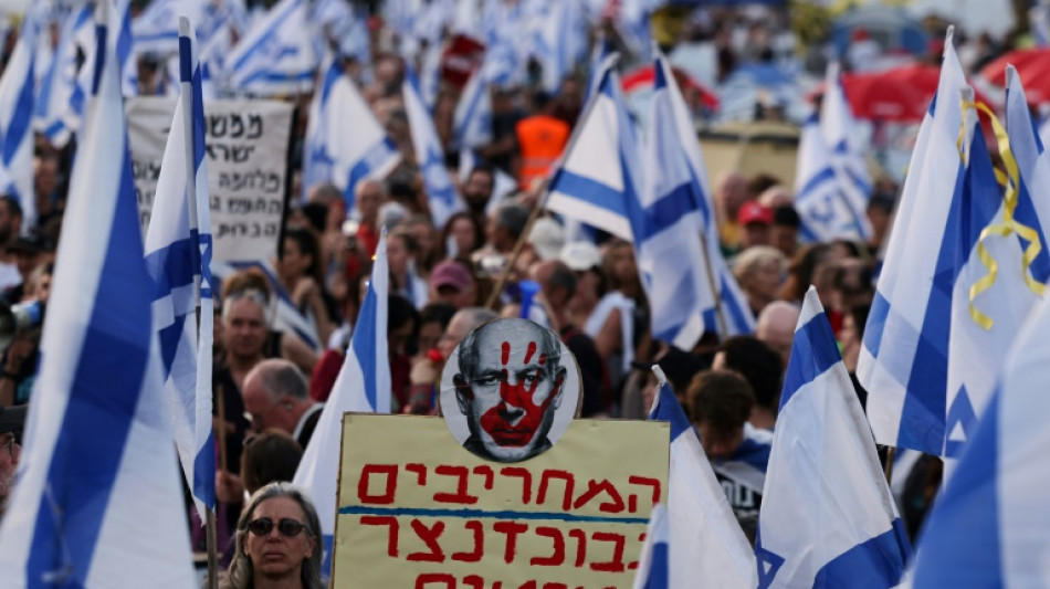 Demonstrators vow to 'save Israel' from Netanyahu in new protests