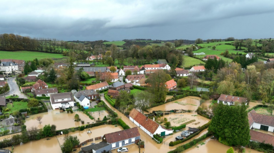 Inondé et sous une pluie battante, le Pas-de-Calais guette l'accalmie