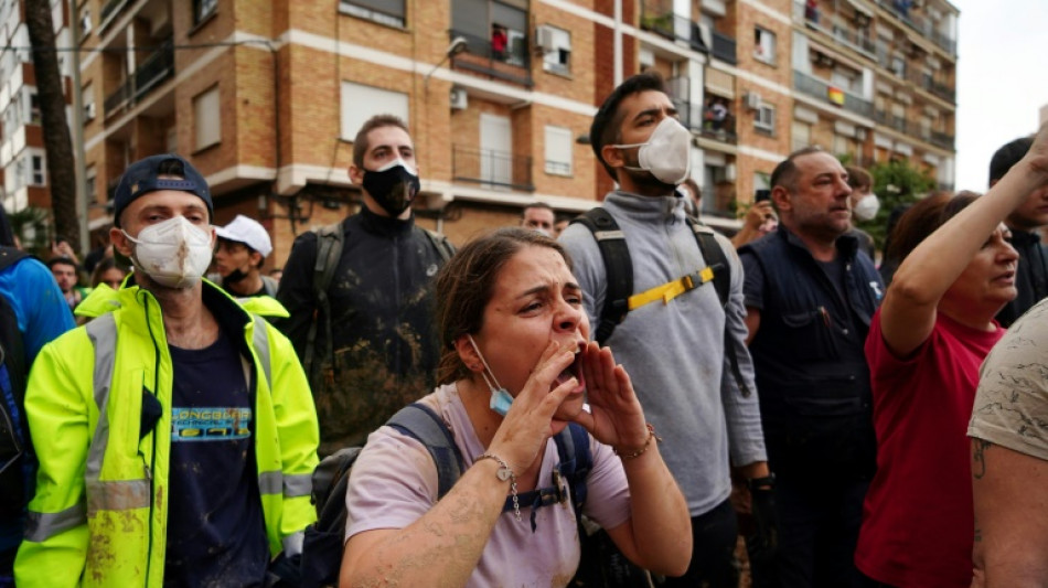 Un "estallido" en la devastada región de Valencia contra la "errática" y polarizada clase política