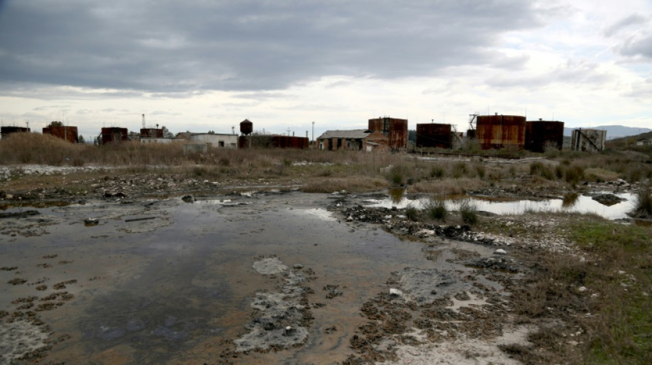 En Albanie, le pétrole noircit les paysages et les poumons