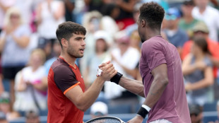 Alcaraz perde para Monfils na estreia em Cincinnati; Sinner avança após lesão de Thompson