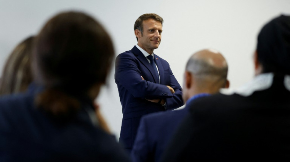 Législatives: bousculé sur sa gauche, Macron appelle les Français à lui donner "une majorité forte et claire"