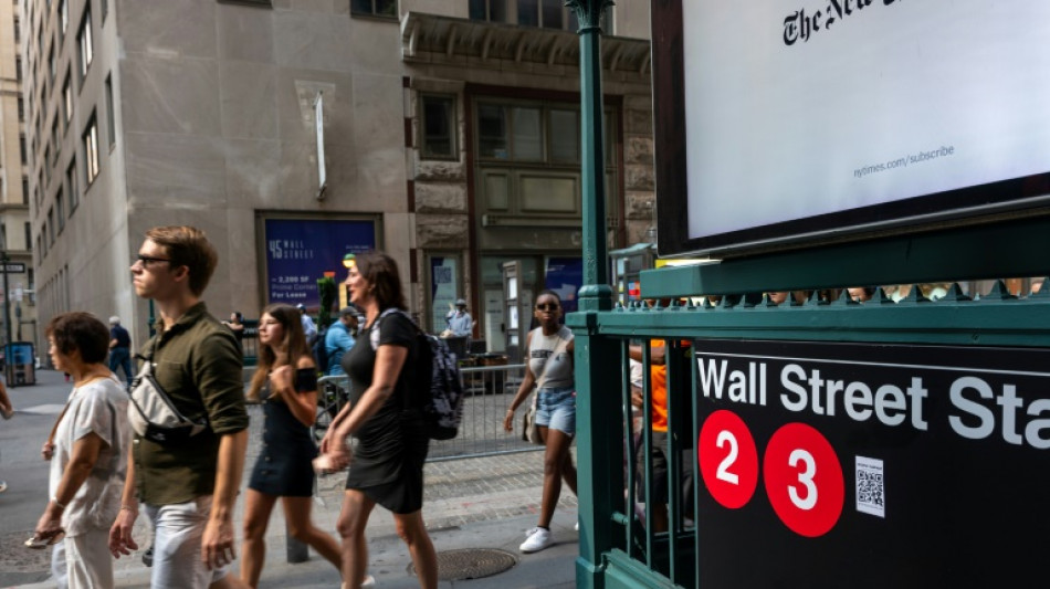 Wall Street en légère baisse, la folle chevauchée s'achève