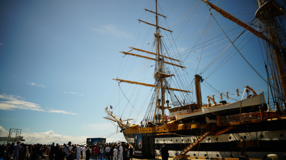 La Vespucci arriva a Tokyo,per 115 allievi il battesimo del mare