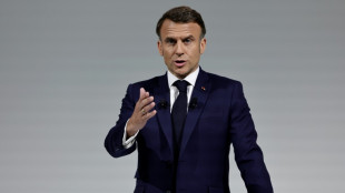 Macron urges anti-extremist alliance ahead of French polls