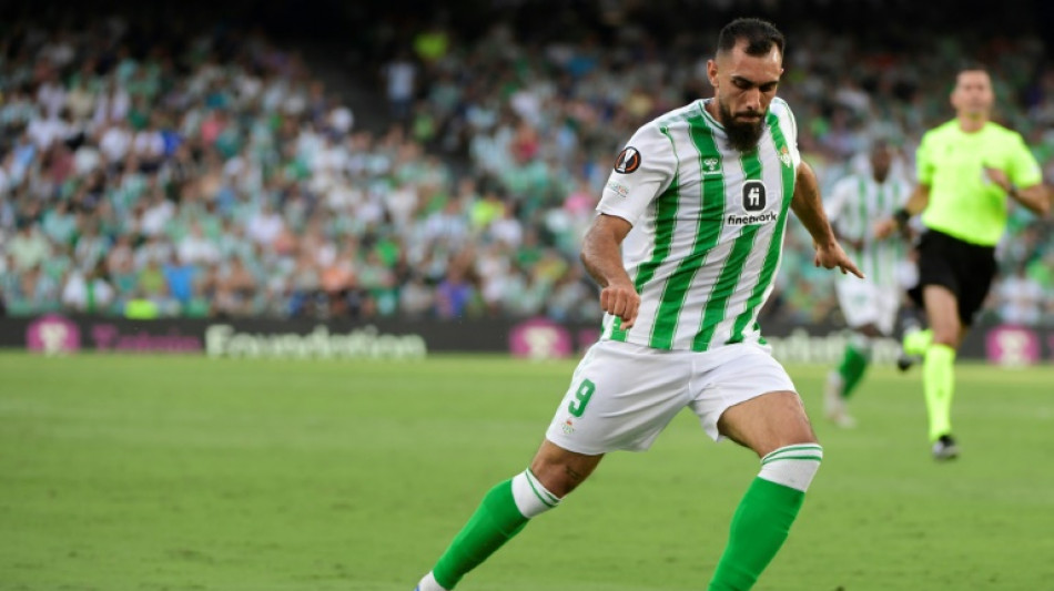 El Betis fulmina 12-1 al Hernán Cortés en la Copa del Rey