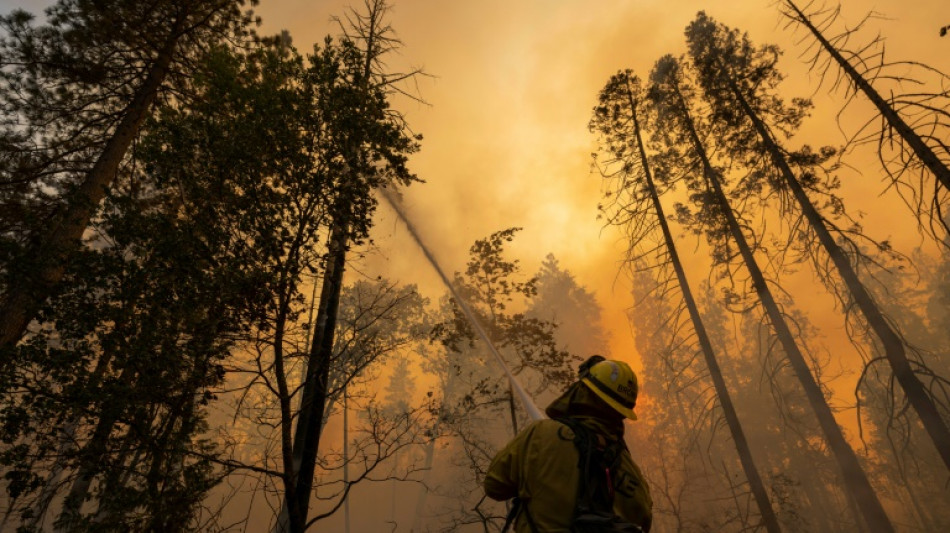 El fuego se extiende en California en medio del calor que abrasa a EEUU