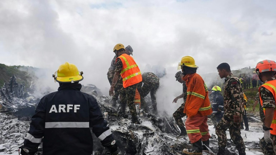 Dieciocho personas murieron en un accidente de avión en Nepal y sólo el piloto sobrevivió