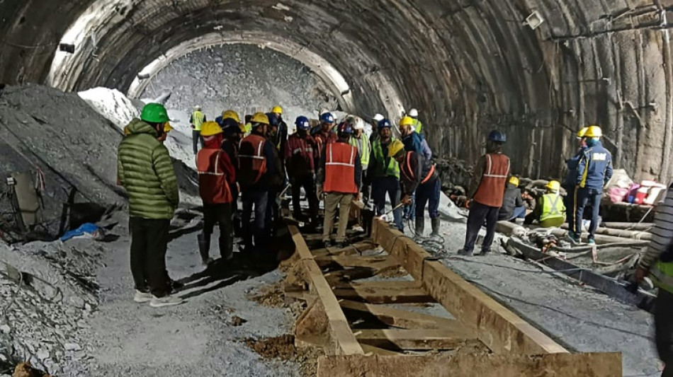 Inde: poursuite des efforts pour secourir 40 ouvriers piégés dans un tunnel