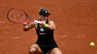 Kerber kämpft sich in Runde drei