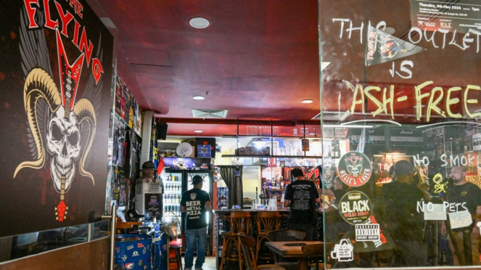 A Singapour, un bar heavy metal apporte une touche "différente"