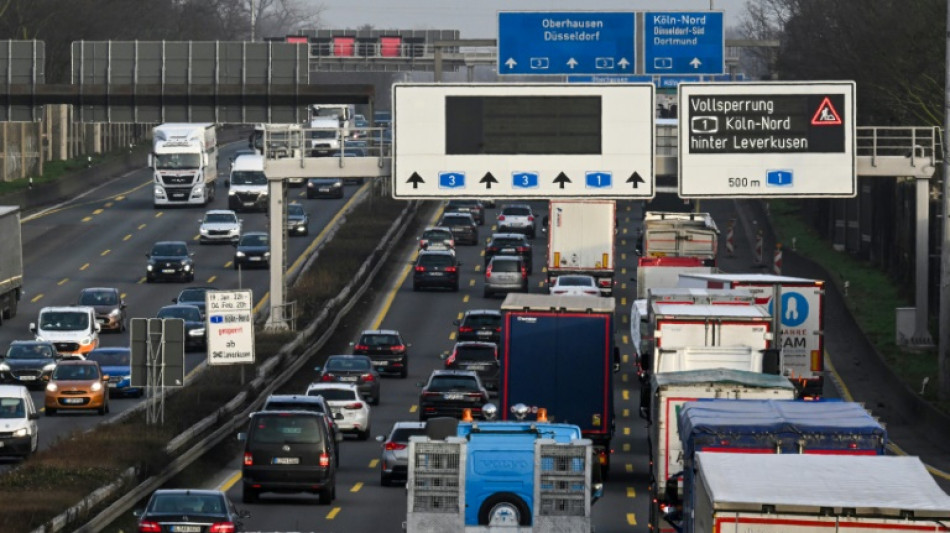 Autofahrerin von Lärmschutzwand erschlagen: Prozess in Köln begonnen