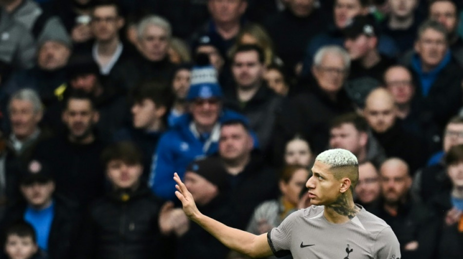 Richarlison faz 2, mas Tottenham cede empate com Everton no Campeonato Inglês