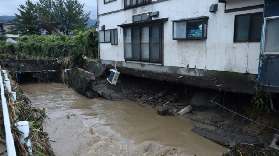 Miles de evacuados por lluvias récord en el norte de Japón