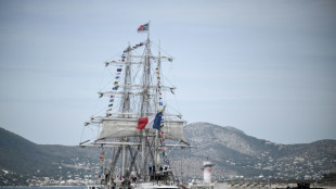 JO-21024: le Belem et la flamme olympique mettent le cap sur Marseille