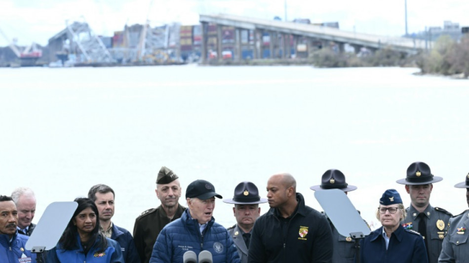 Biden promete reconstruir el puente de Baltimore en una visita a la zona