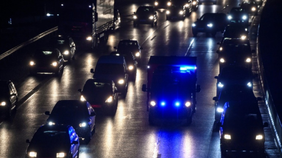 Zwei Tote bei Unfall auf Parkplatz von Autobahnraststätte bei Wuppertal