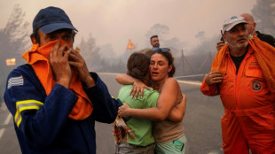 Grecia ordena más evacuaciones y pide ayuda a la UE por los incendios que se acercan a Atenas 