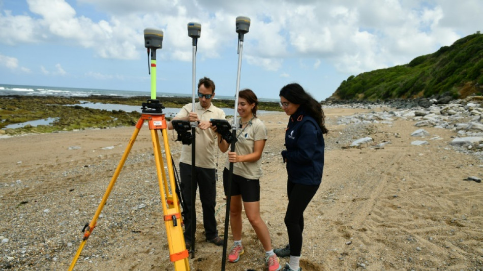 Sur le littoral aquitain, mesurer l'érosion côtière pour mieux s'y adapter