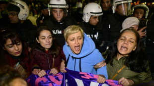 Detienen a decenas de manifestantes en una protesta feminista en Turquía